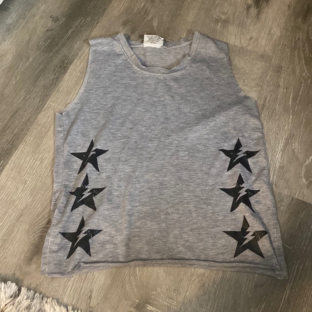 Denny’s grey tank top